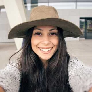 User avatar for Mia White